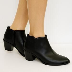 Amazon Essentials Black Faux Leather Ankle Booties Women’s Size 6.5